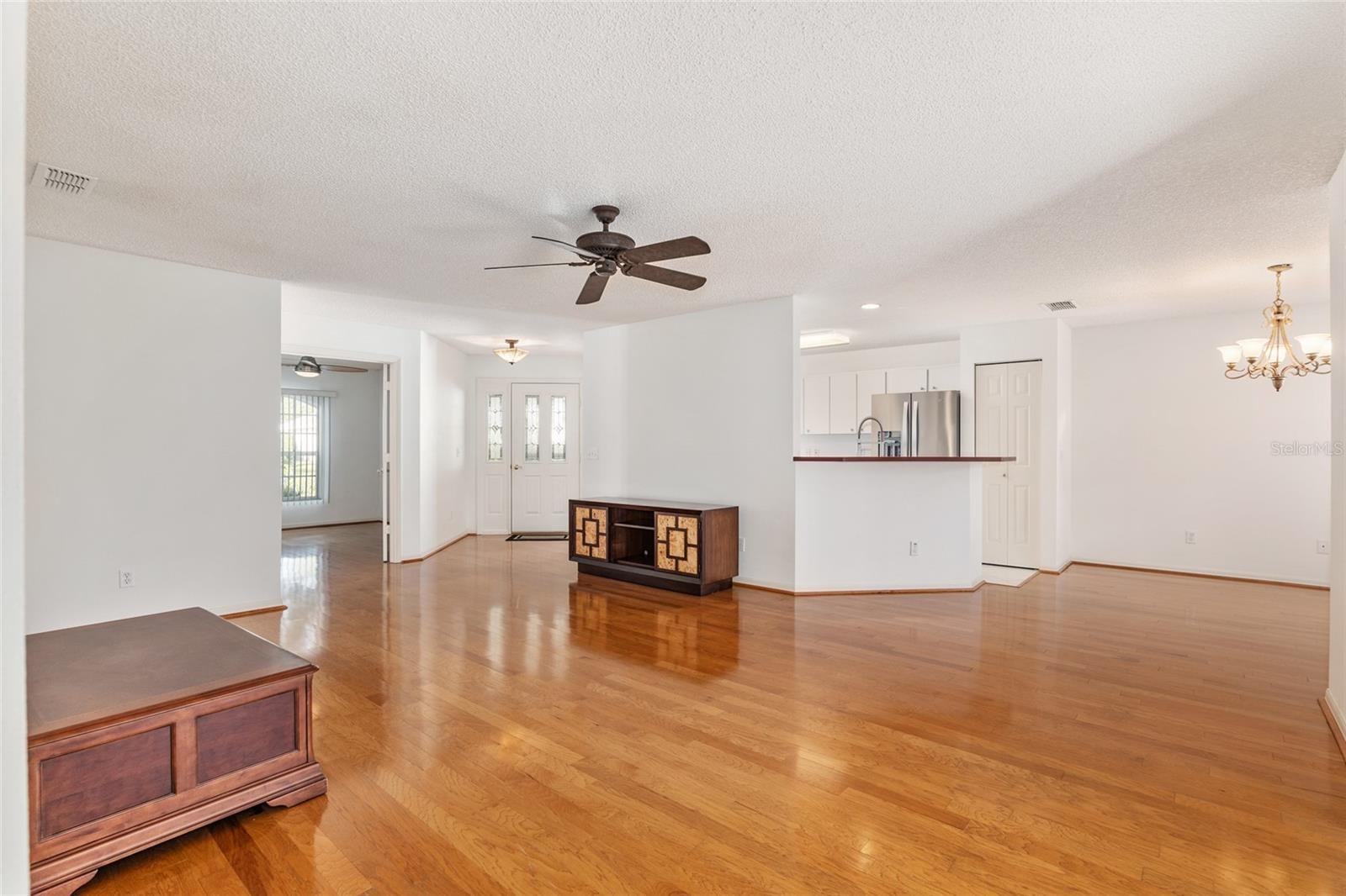 ON TOP OF THE WORLD - Residential