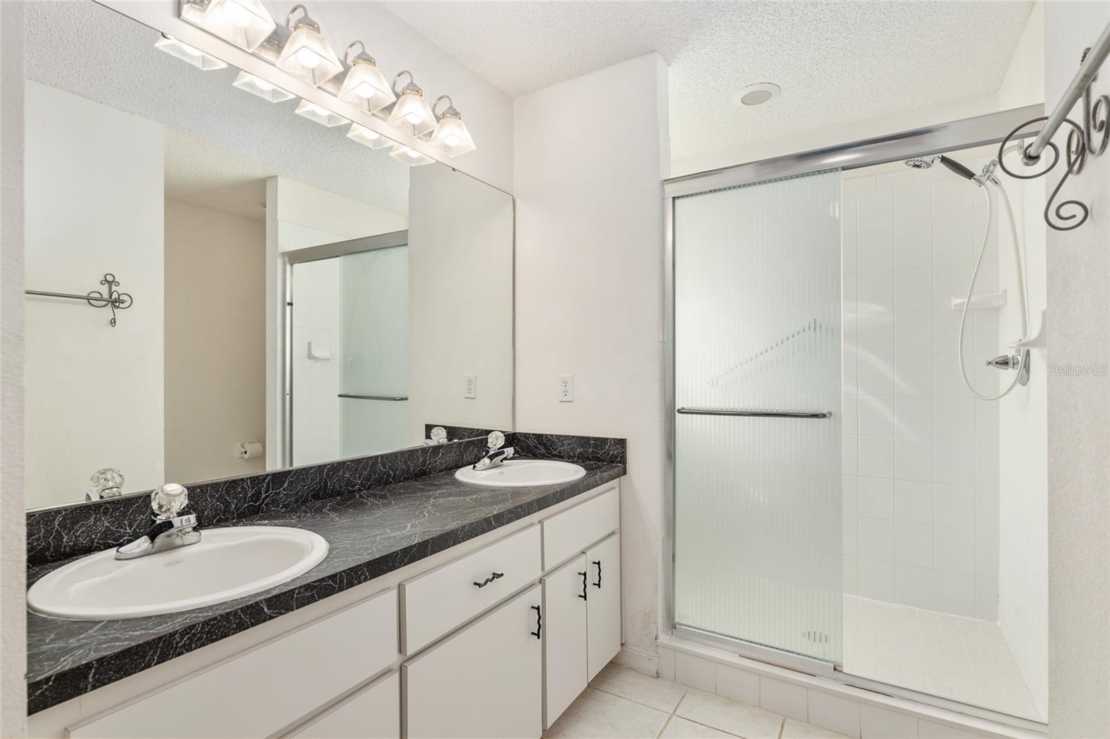 ON TOP OF THE WORLD - Residential