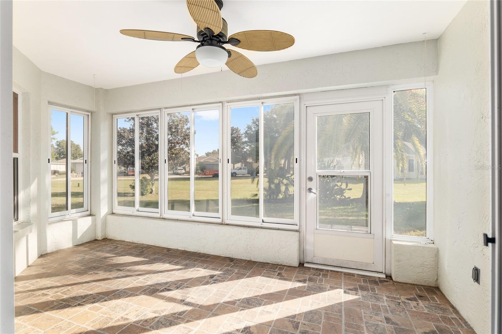 ON TOP OF THE WORLD - Residential