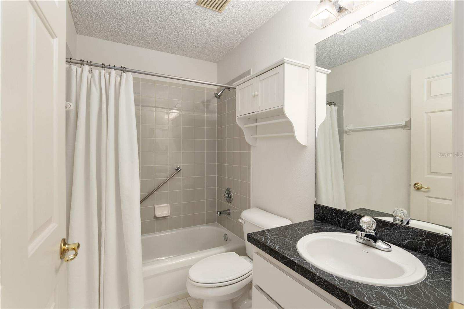 ON TOP OF THE WORLD - Residential