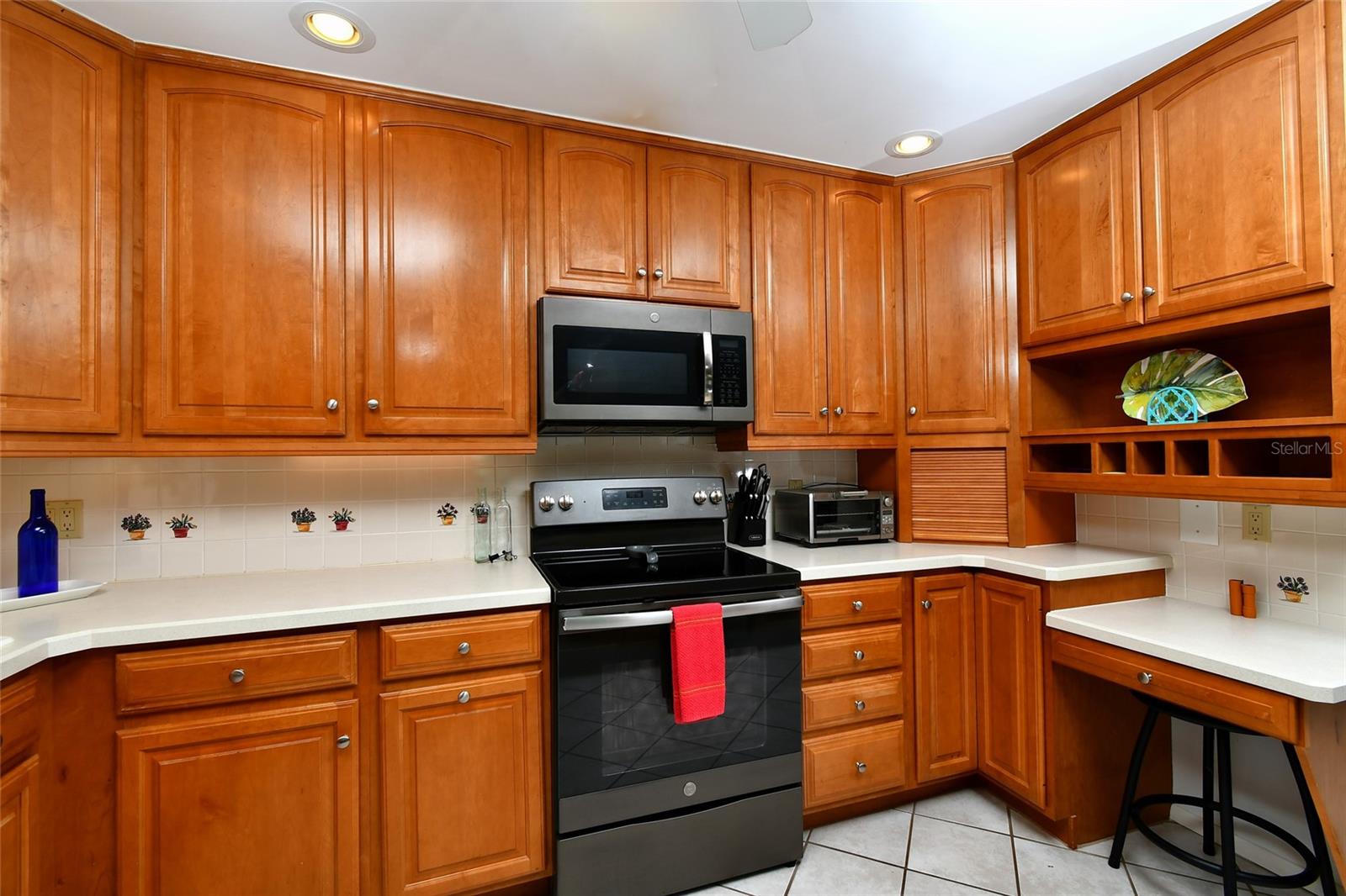 COMMODORE CLUB CONDO - Residential