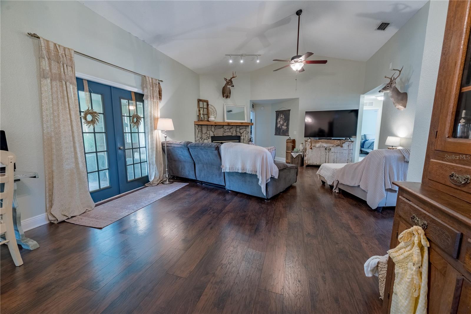 FOX GROVE FARMS - Residential