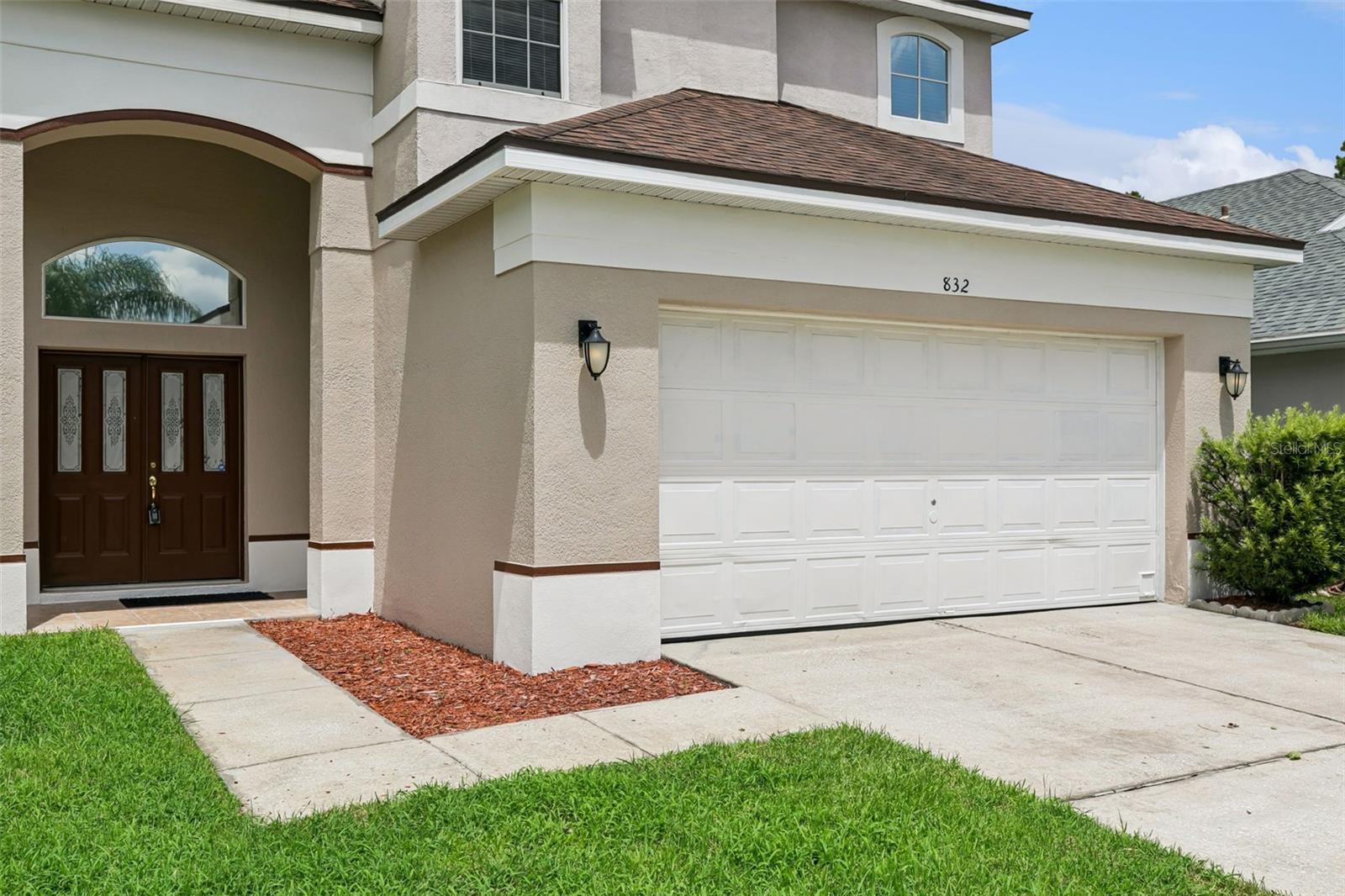 832 MAGNOLIA CREEK CIRCLE - Photo 2
