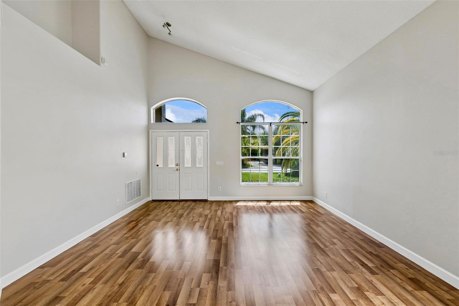 832 MAGNOLIA CREEK CIRCLE - Photo 4