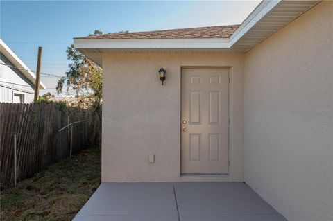 A home in LAKELAND