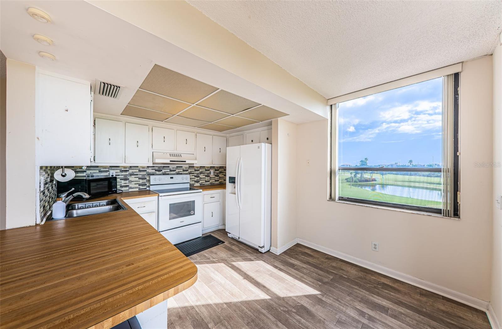 CASA DEL MAR CONDO III - Residential