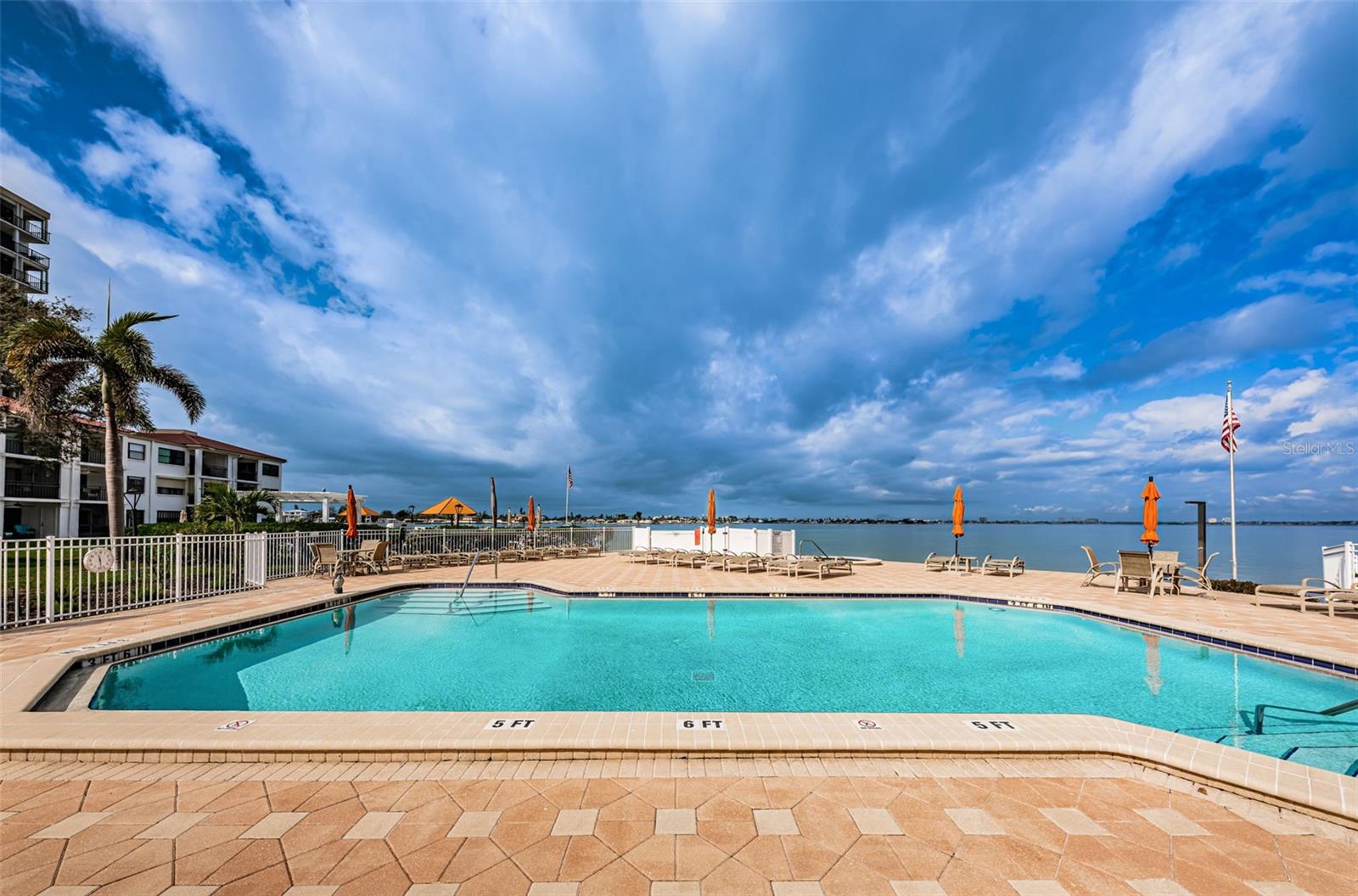 CASA DEL MAR CONDO III - Residential