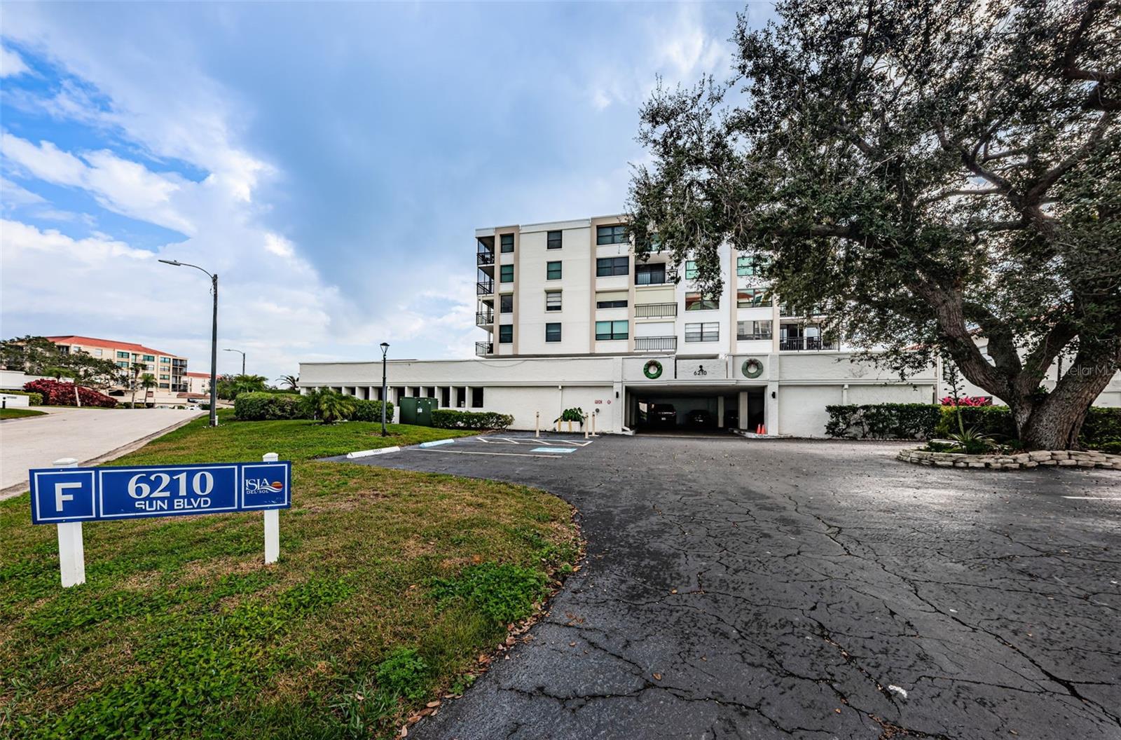 CASA DEL MAR CONDO III - Residential