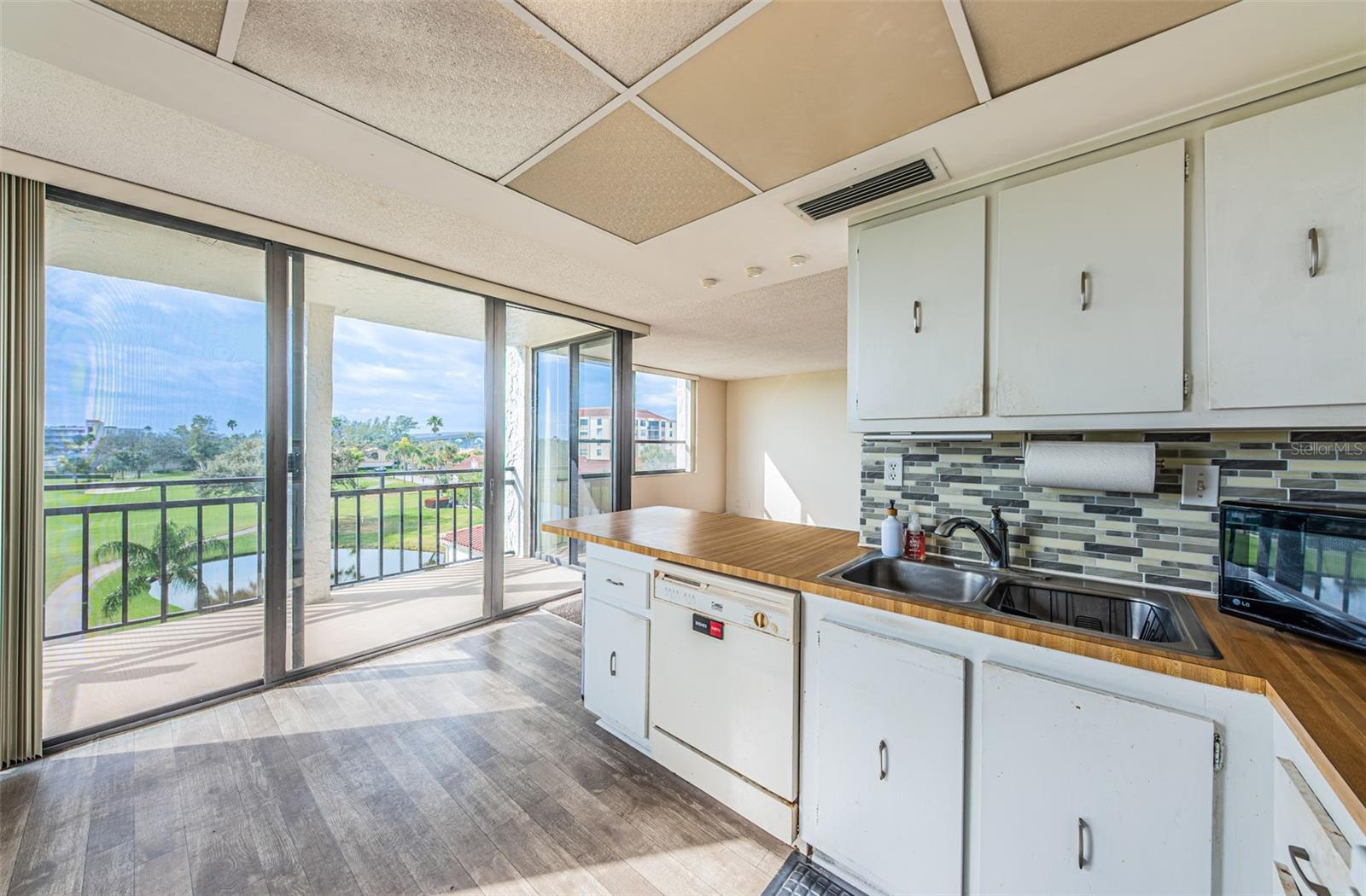 CASA DEL MAR CONDO III - Residential