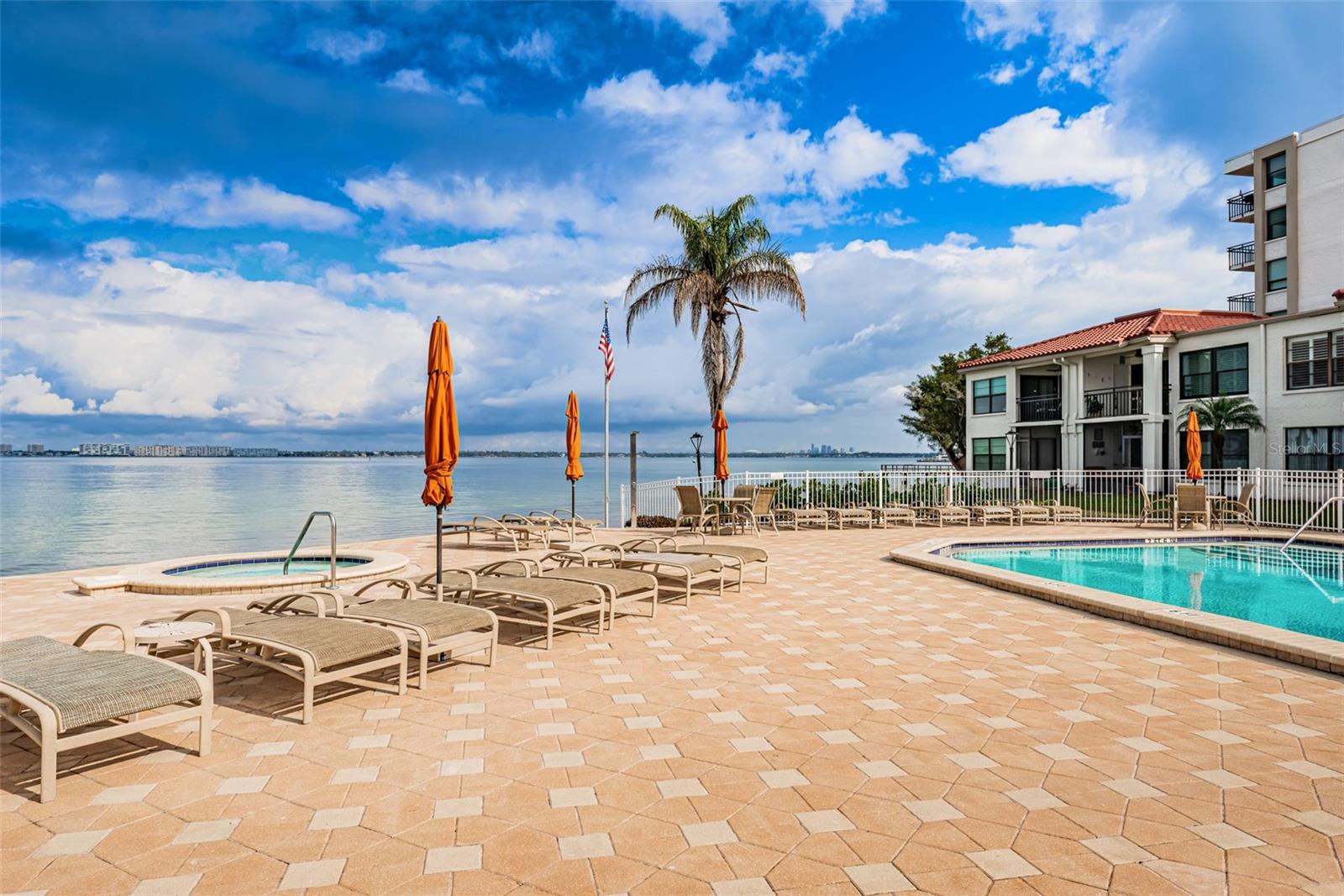 CASA DEL MAR CONDO III - Residential