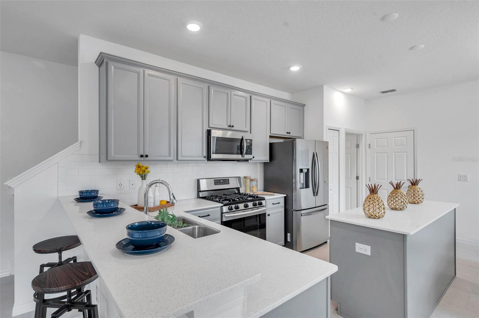 FISHHAWK RANCH WEST TWNHMS - Residential