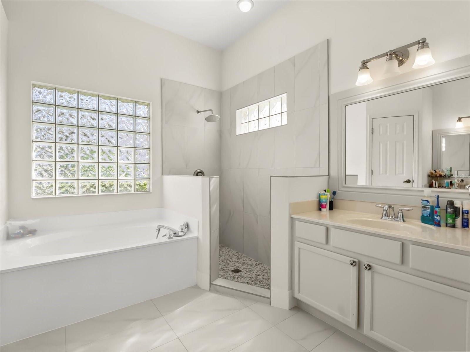 HAMPTON ESTATES - Residential