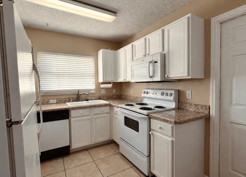 Tiny photo for 4812 Heron Run Circle, Leesburg, FL 34748 (MLS # G5119507)