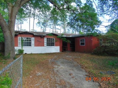 Photo of 1129 NE 24 Terrace, Gainesville, FL 32641 (MLS # GC529705)