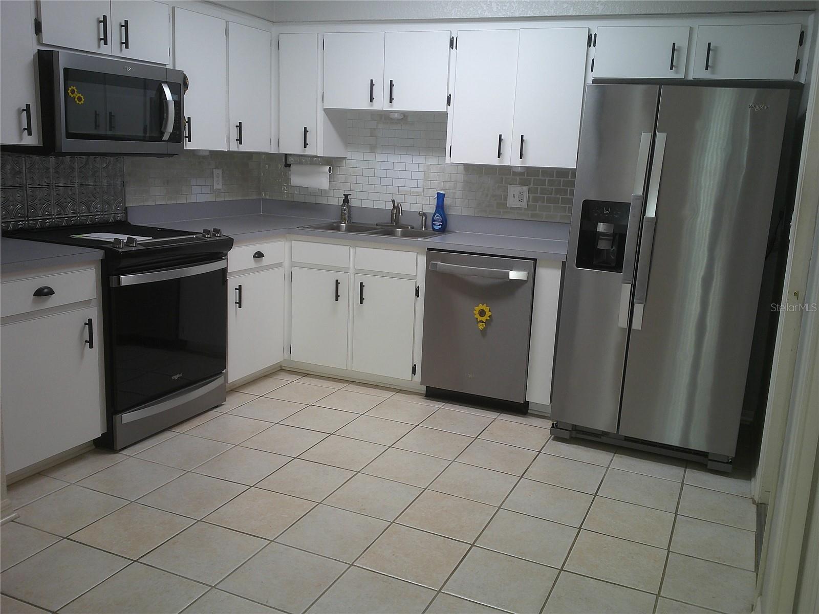 1084 MEADOWOOD POINTE ROAD