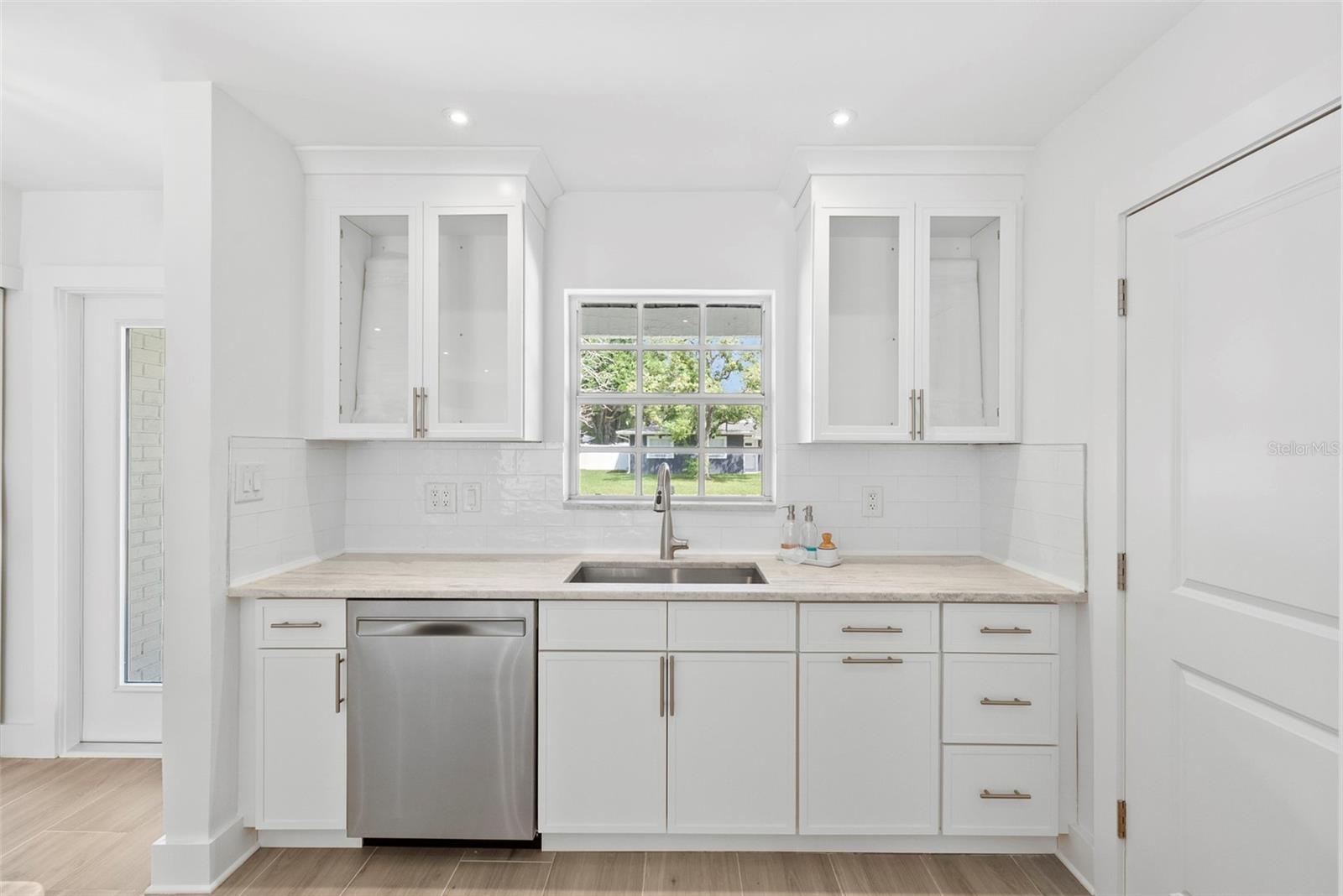 GUERNSEY ESTATES ADD - Residential Lease