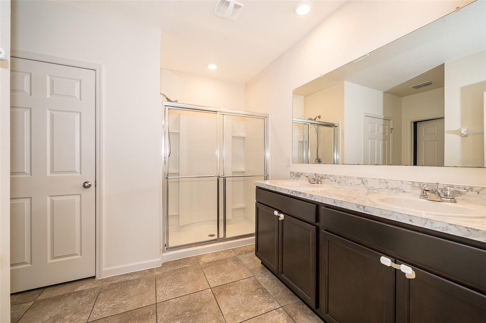 LAKES/INDIAN RIVER PRESERVE - Residential