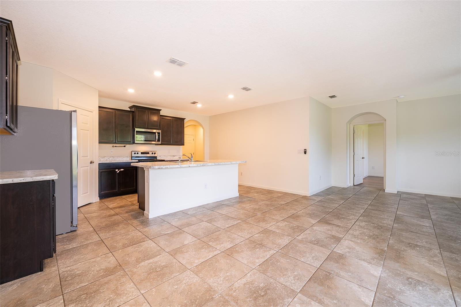 LAKES/INDIAN RIVER PRESERVE - Residential