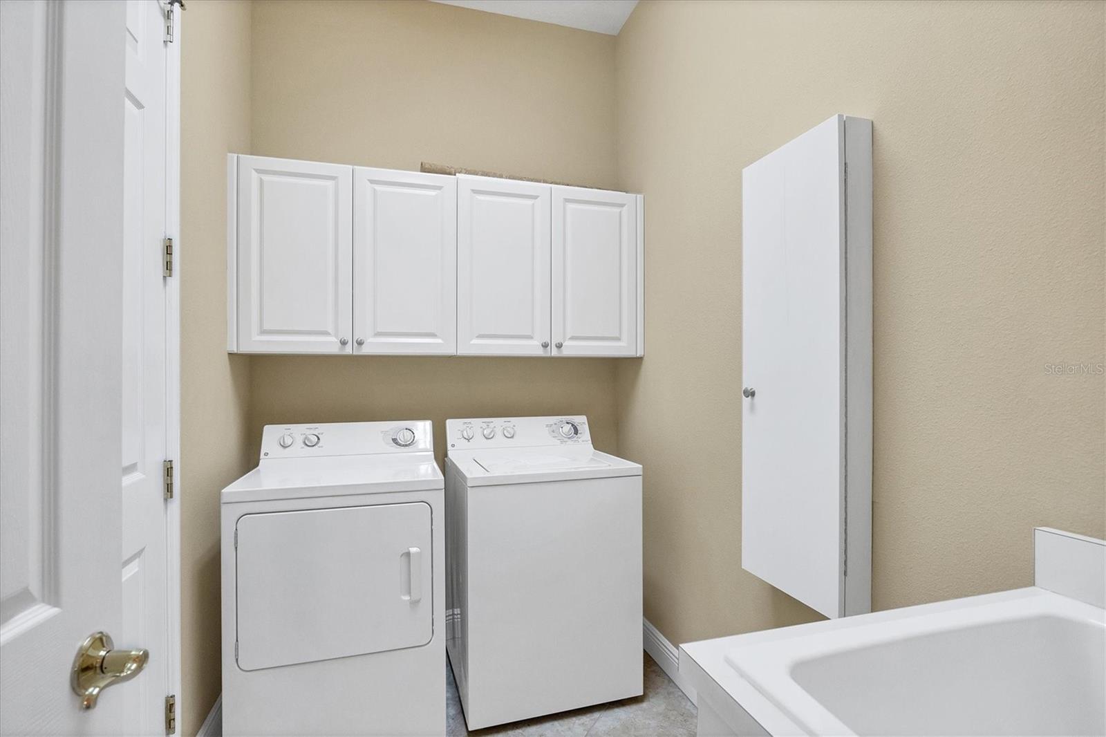 LAKEWOOD RANCH COUNTRY CLUB VILLAGE EE 2A-2E - Residential Lease