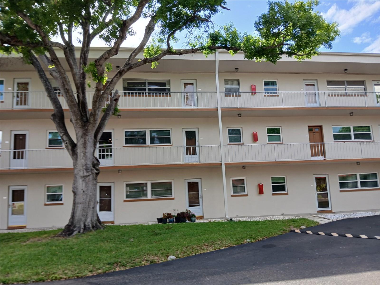 PARKWOOD CONDO - Residential