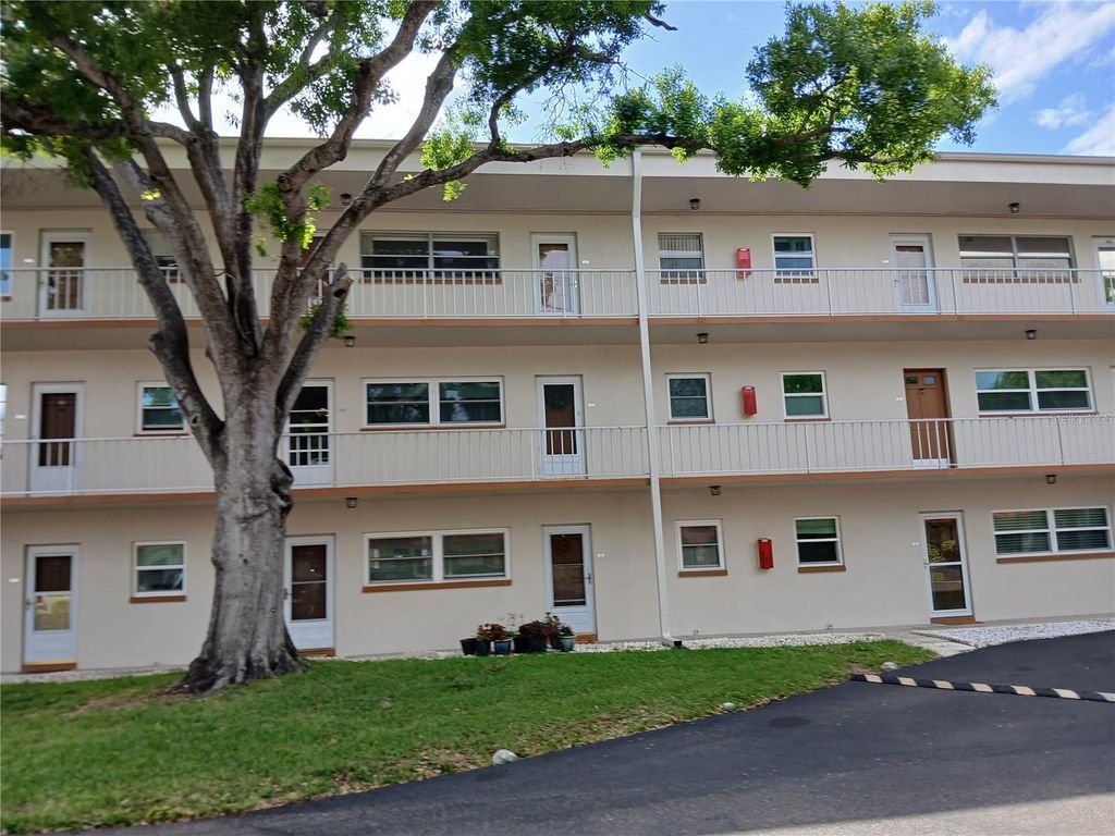 Photo of 5880 38th Avenue N #304, St Petersburg, FL 33710 (MLS # TB8496305)