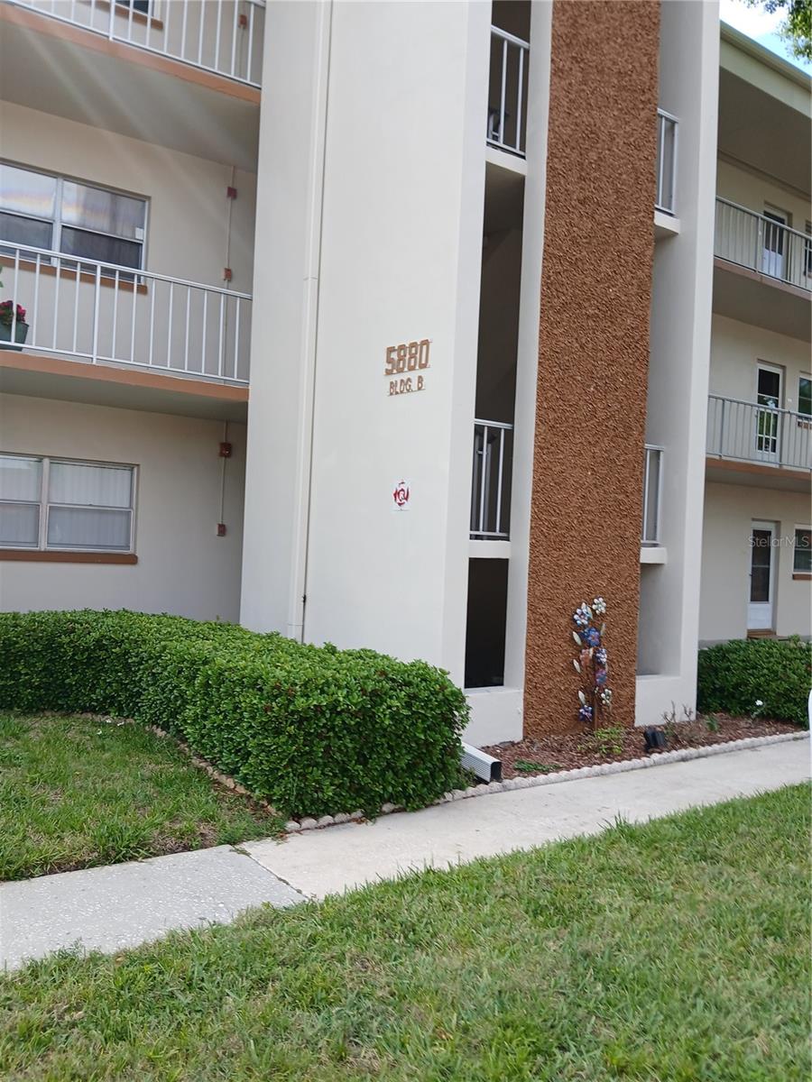 PARKWOOD CONDO - Residential