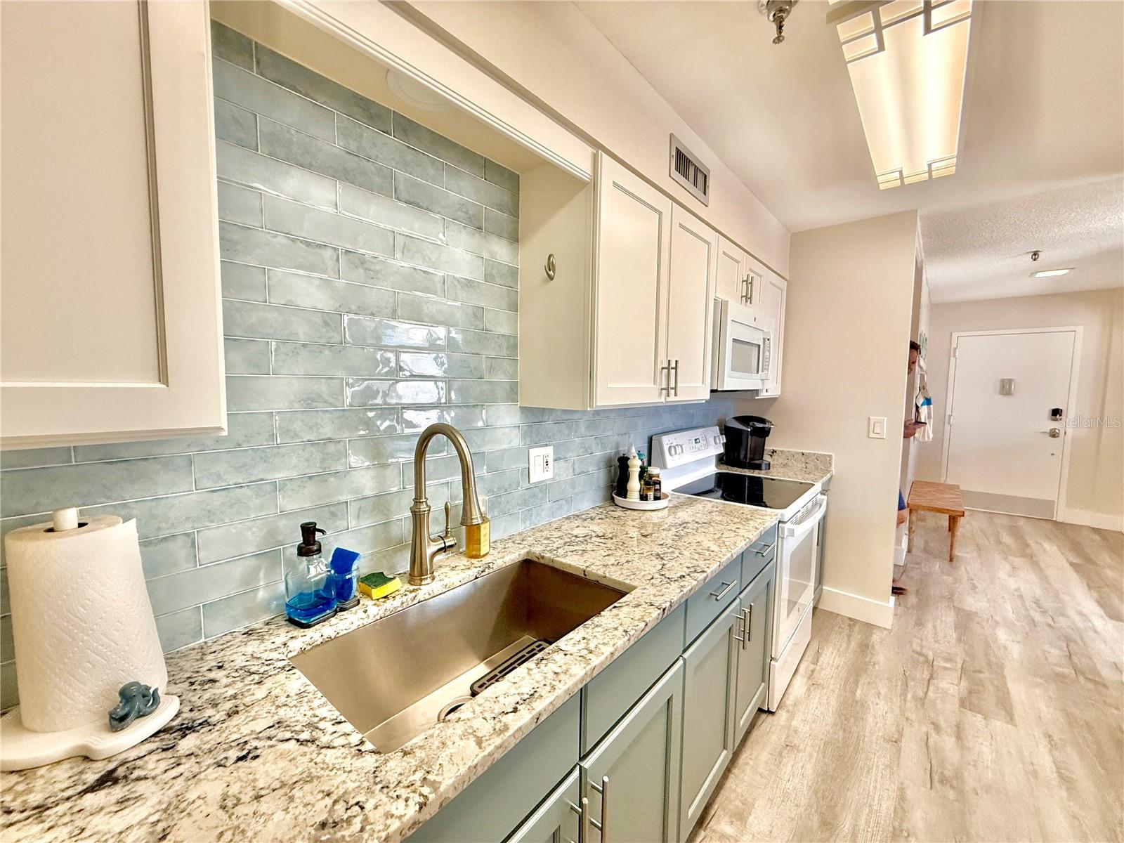 ALIKI GOLD COAST CONDO 01 - Residential