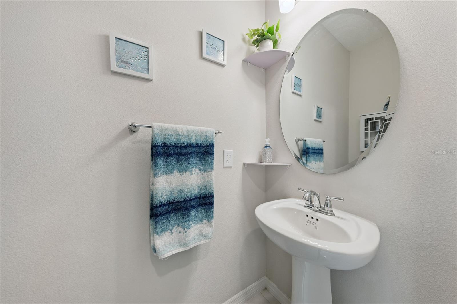 LANDINGS AT HAWKS CREST - Residential