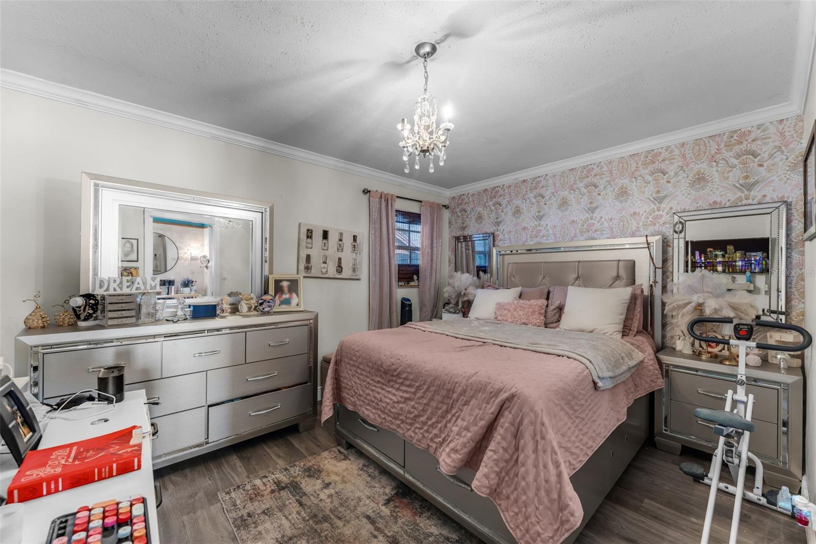 COLONIAL PINES - Residential