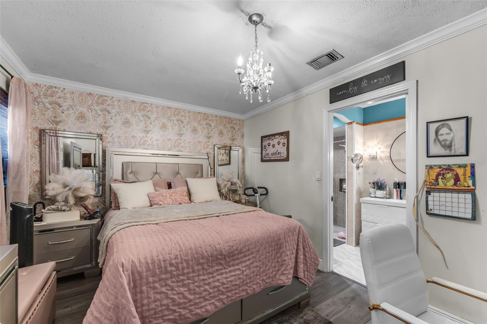 COLONIAL PINES - Residential