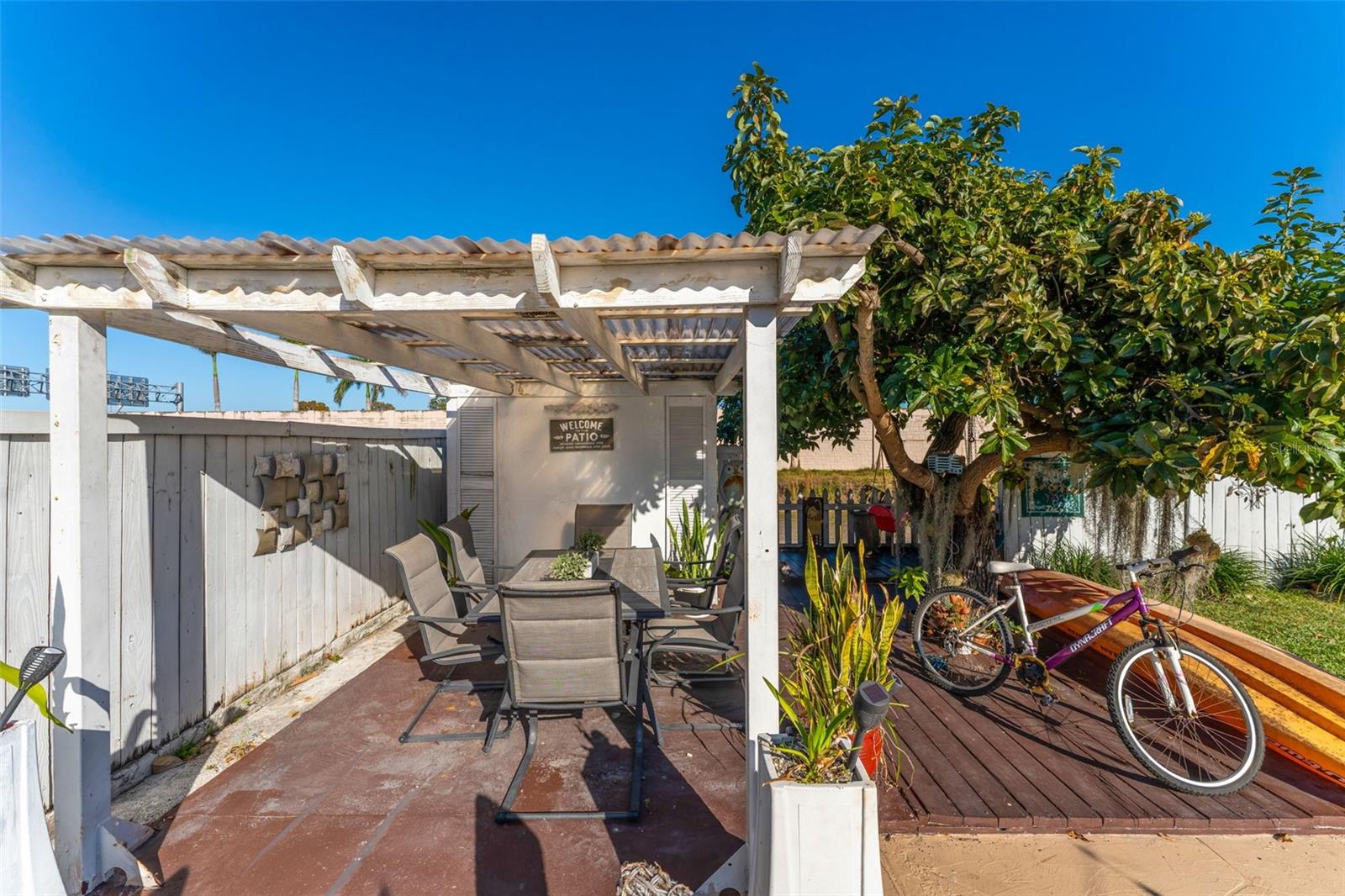 COLONIAL PINES - Residential