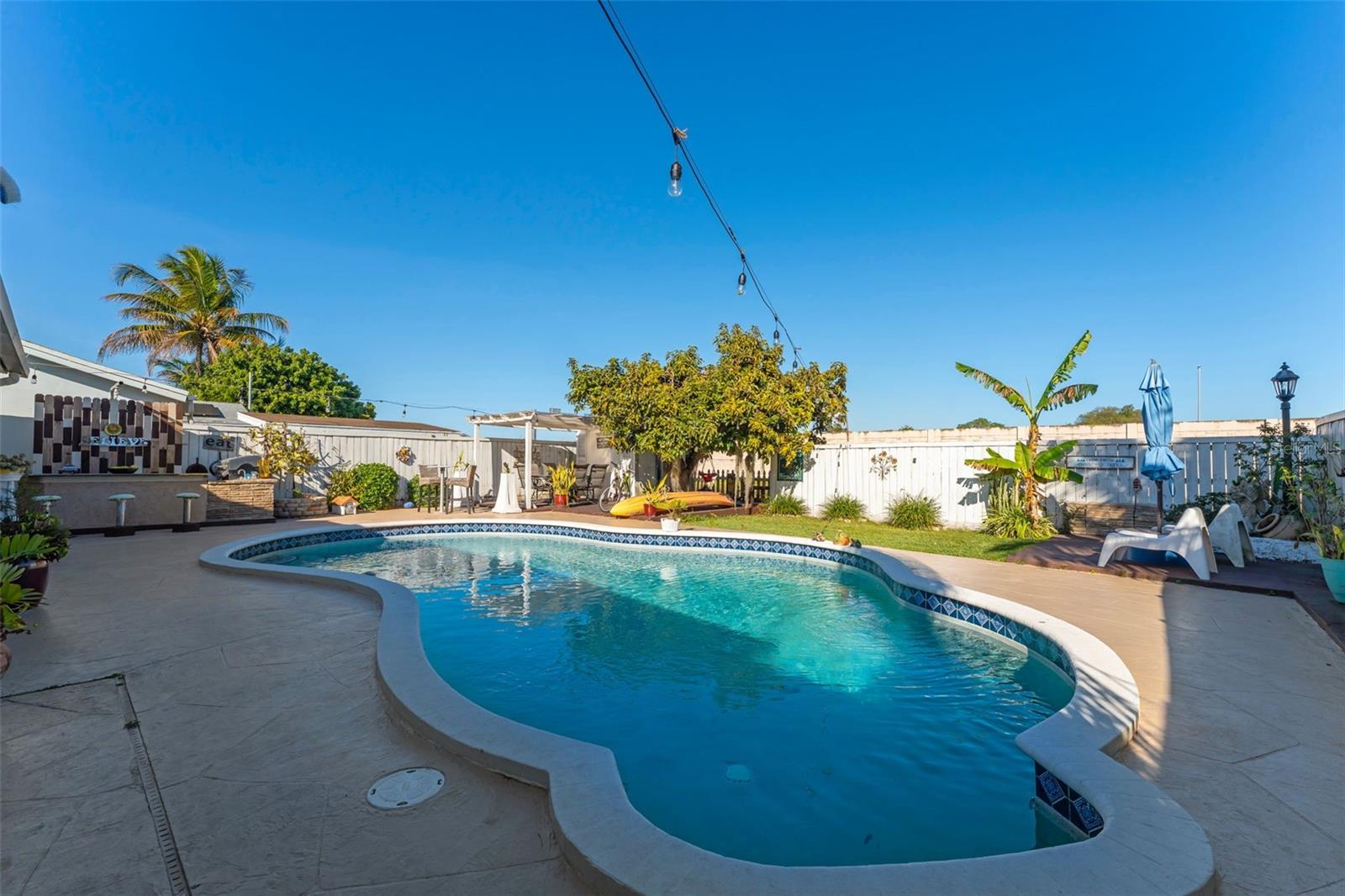 COLONIAL PINES - Residential