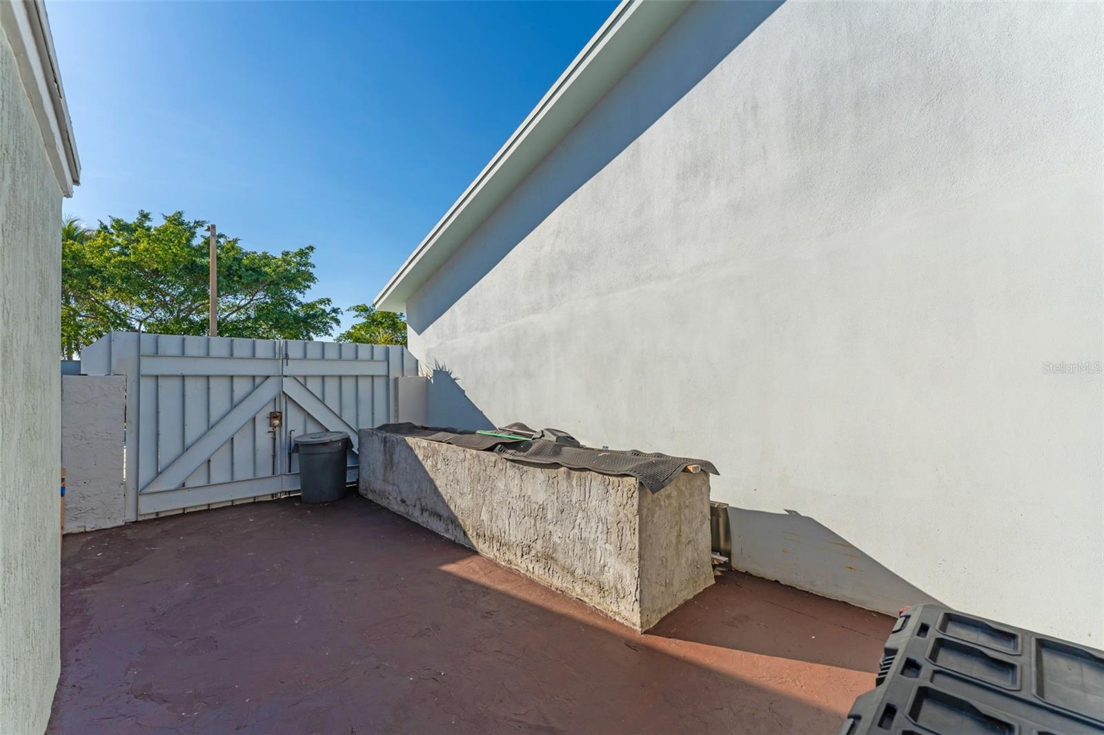 COLONIAL PINES - Residential