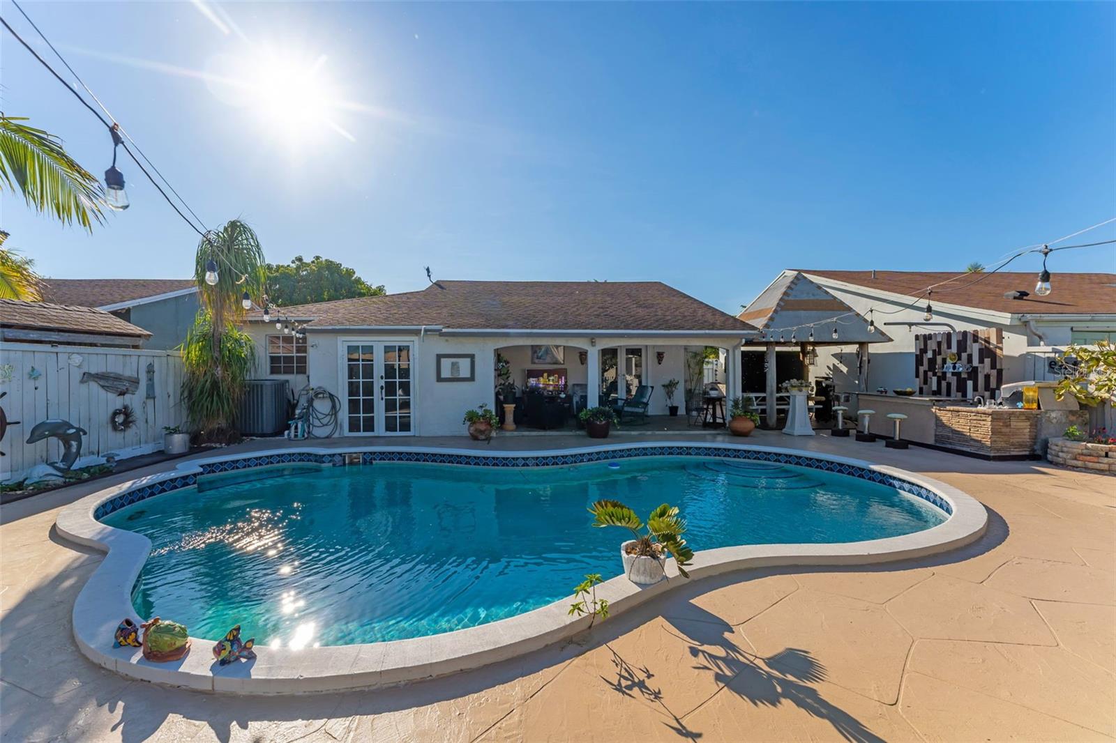 COLONIAL PINES - Residential