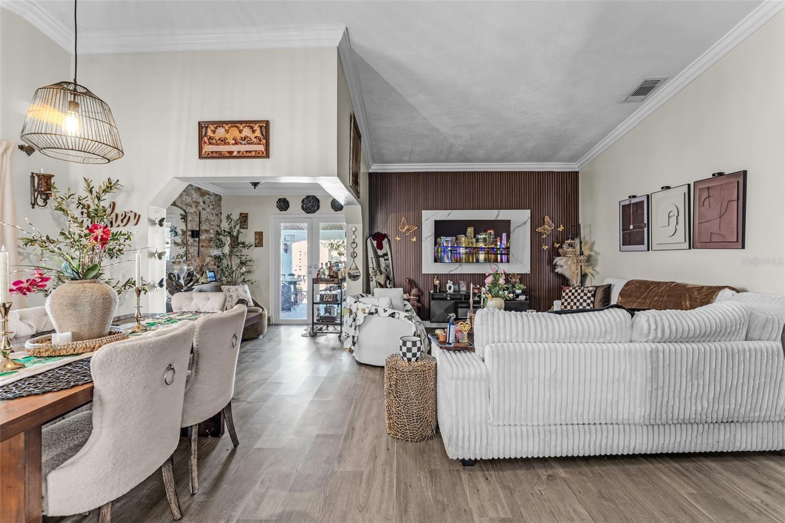 COLONIAL PINES - Residential