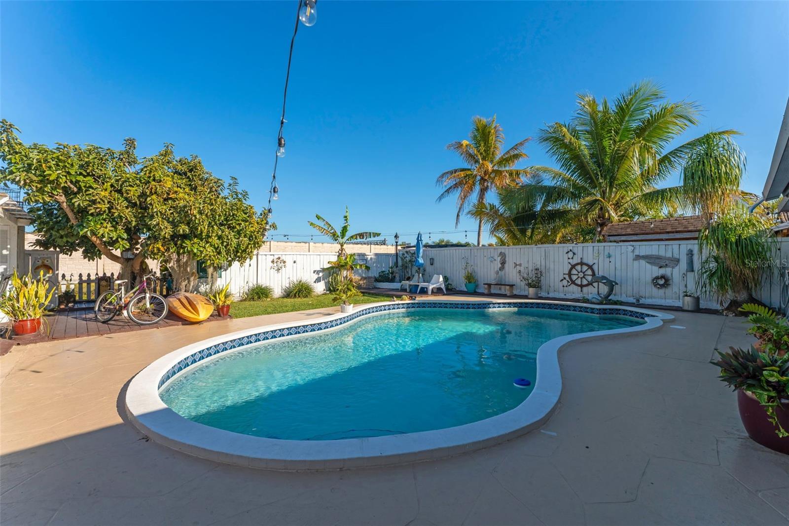 COLONIAL PINES - Residential