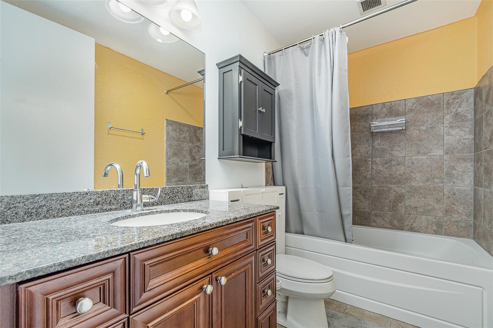 VUE/LK EOLA - Residential Lease