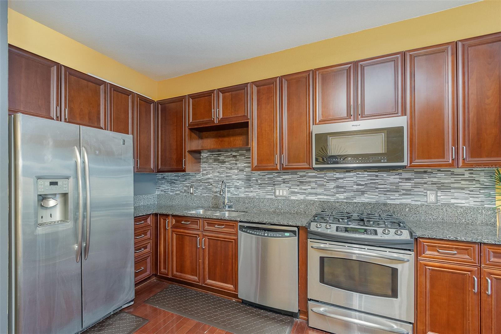 VUE/LK EOLA - Residential Lease