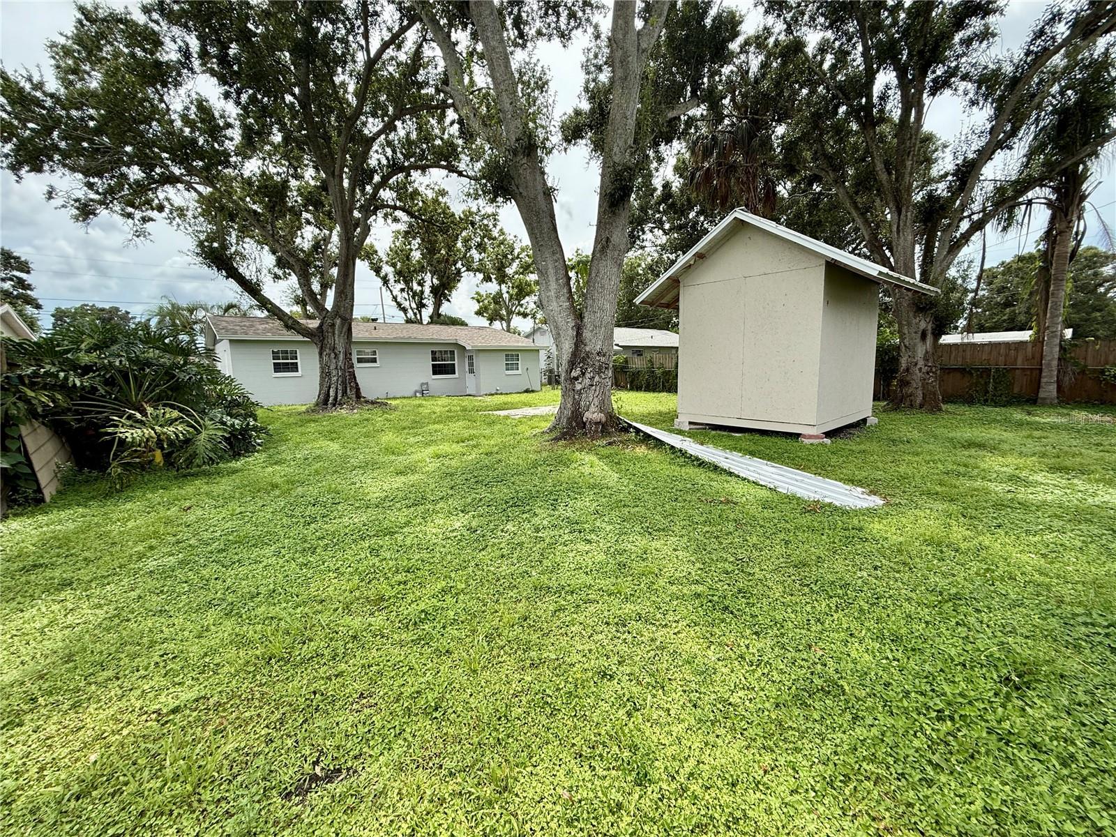 PARADISE PARK MANOR - Residential
