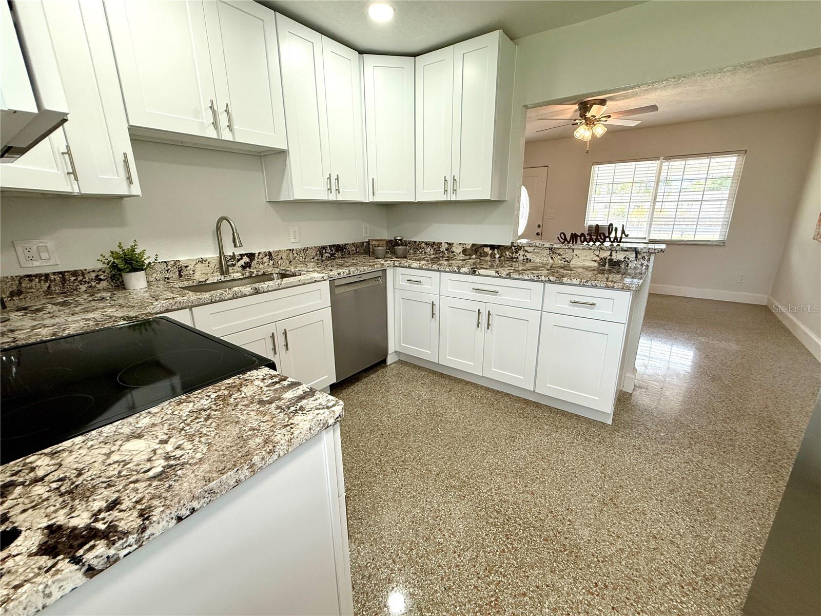 PARADISE PARK MANOR - Residential