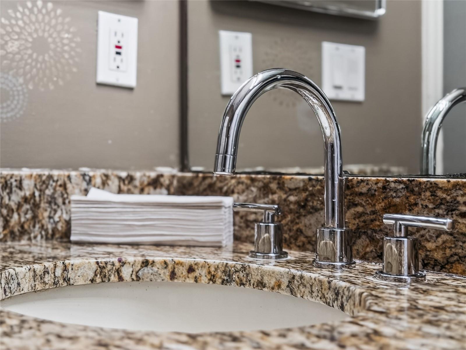 PHILLIPS BAY CONDO PH 02 OR 5723/2465 - Residential