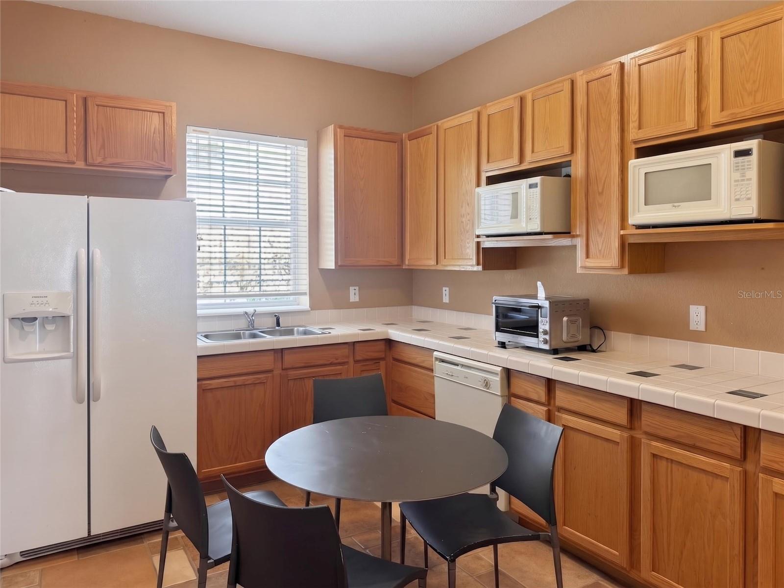 PHILLIPS BAY CONDO PH 02 OR 5723/2465 - Residential