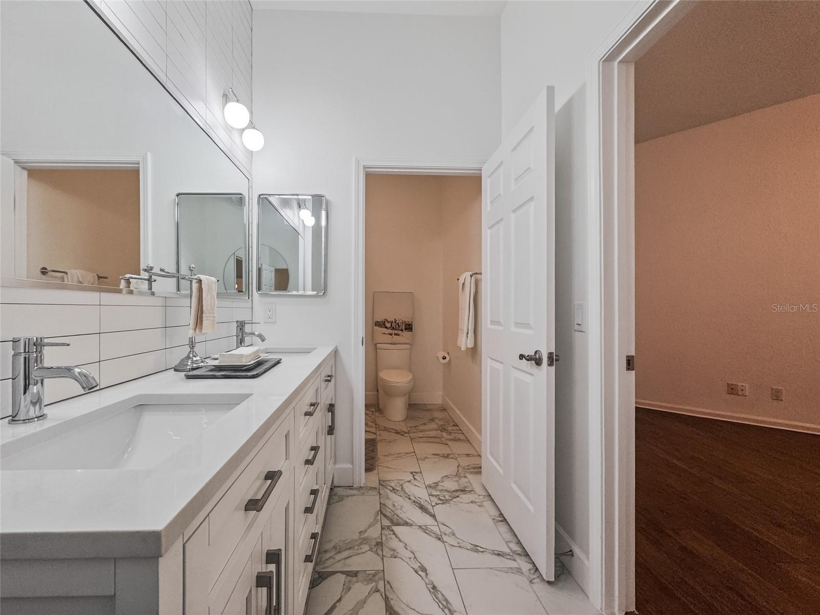 PHILLIPS BAY CONDO PH 02 OR 5723/2465 - Residential