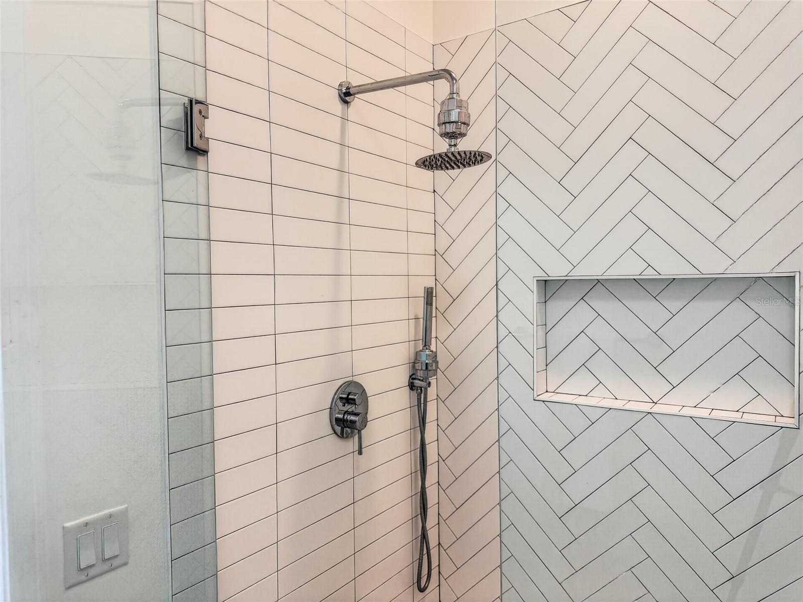 PHILLIPS BAY CONDO PH 02 OR 5723/2465 - Residential