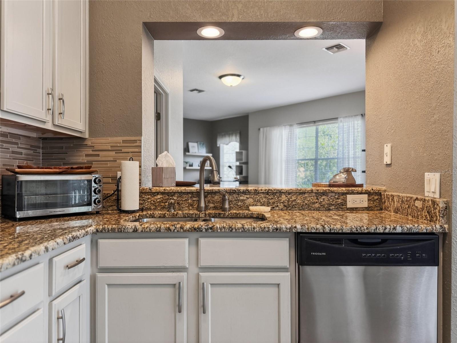 PHILLIPS BAY CONDO PH 02 OR 5723/2465 - Residential