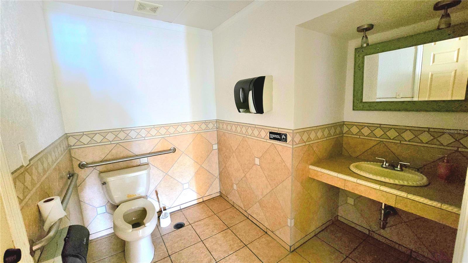 VENICE EDGEWOOD SEC OF - Commercial Lease
