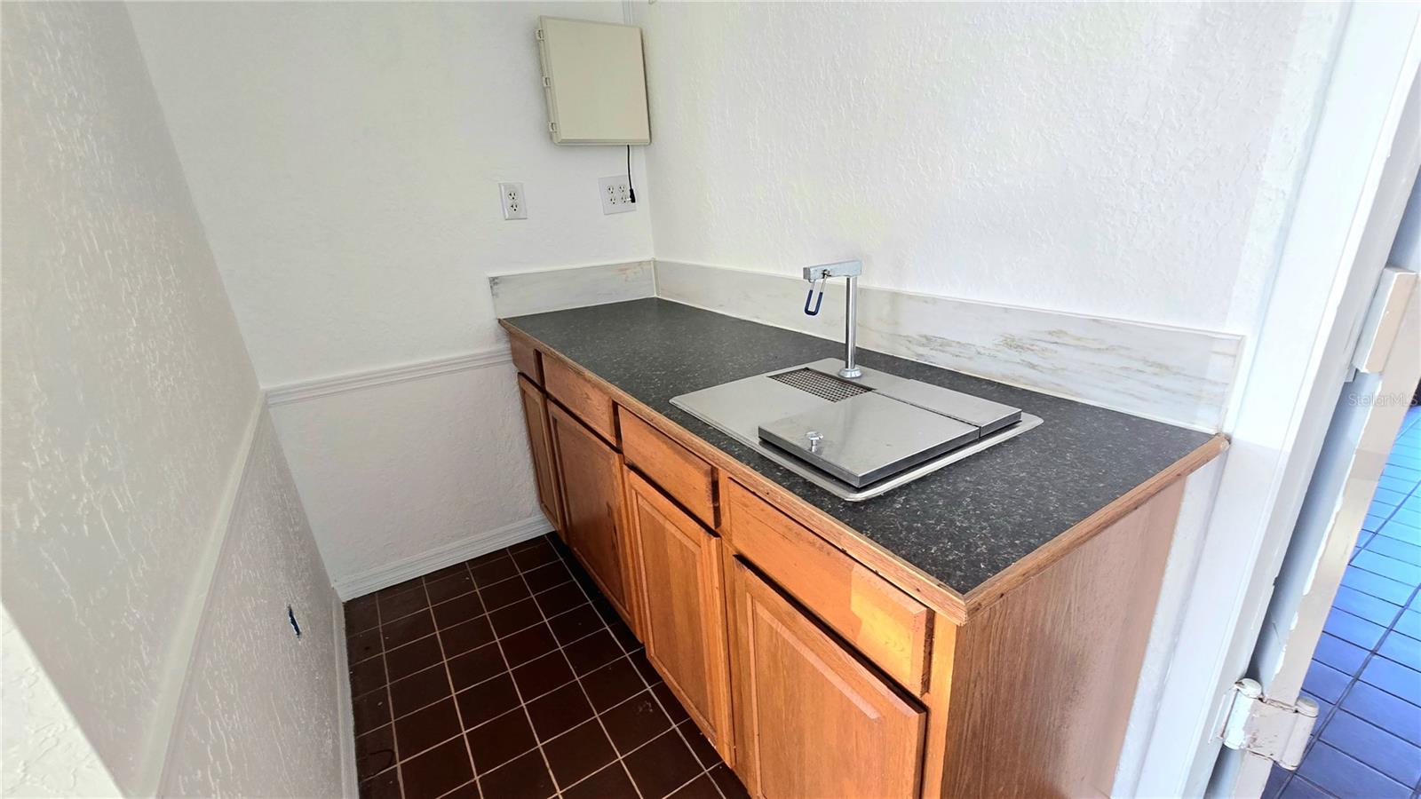 VENICE EDGEWOOD SEC OF - Commercial Lease