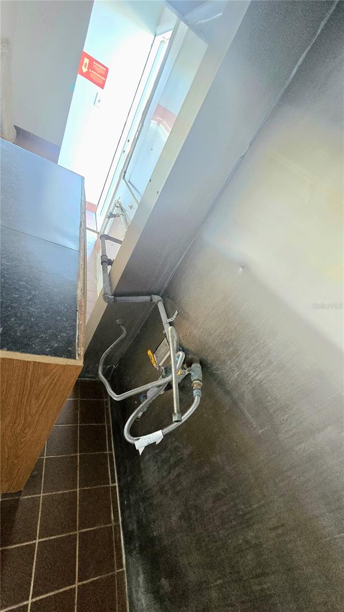 VENICE EDGEWOOD SEC OF - Commercial Lease