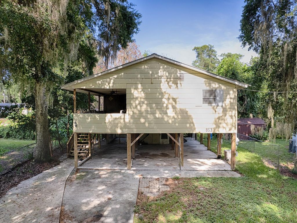 Photo of 853 Cr 484, Lake Panasoffkee, FL 33538 (MLS # G5106286)