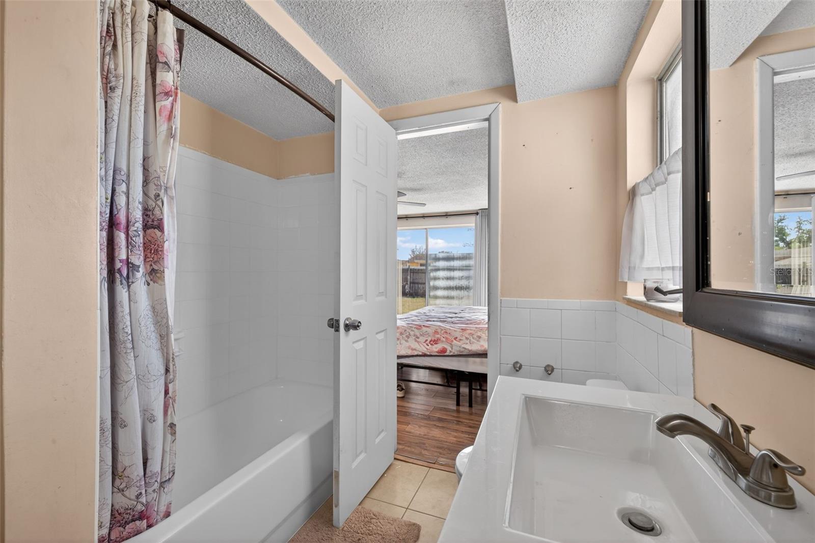 THE LAKES - Residential